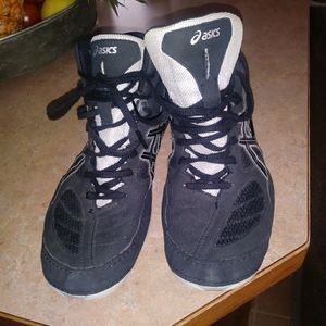 Asics black wrestling shoes